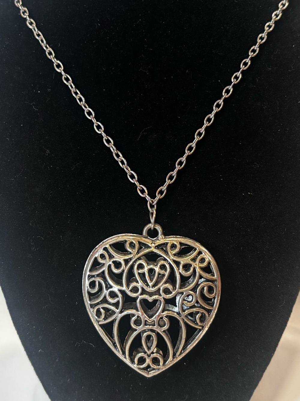 Vintage Puffy Heart Openwork‎ Filigree Pendant 38” Silver Tone Necklace